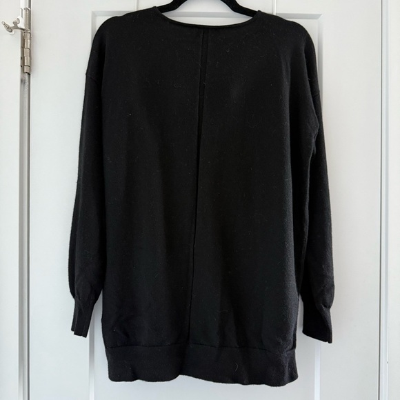 Lord & Taylor black merino wool V-neck relaxed fit sweater - Large NWT - Picture 4 of 6